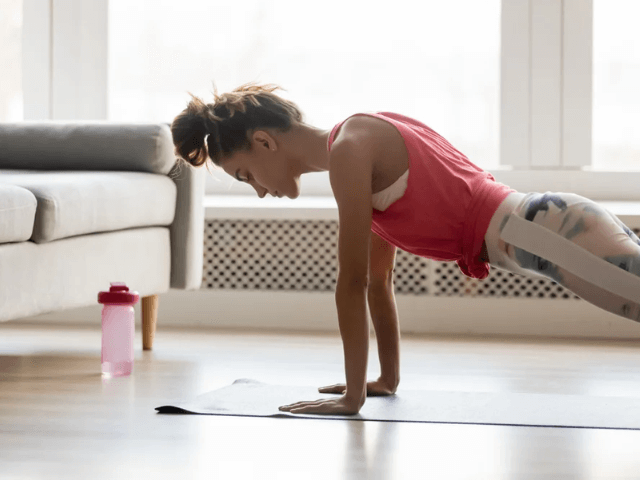 Rutina de ejercicios para mujeres en casa